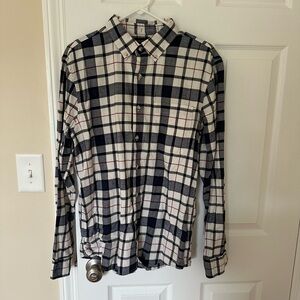 Men’s Untucked Fit Shirt